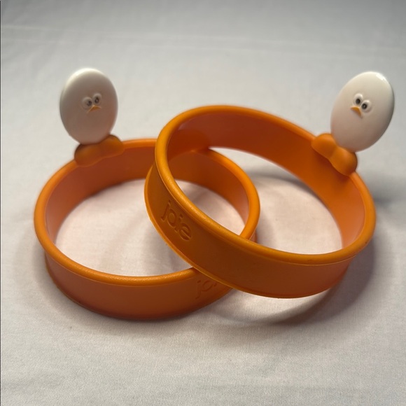 Joie Fry Pan non- stick Silicone egg rings set of 2
Heat resistant - Picture 1 of 4